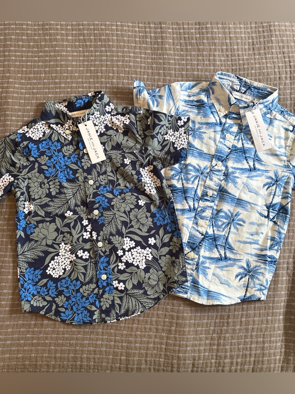 NWT Janie and Jack Boys Size 4 Lot of 2 Short Sleeve Button Down Shirts